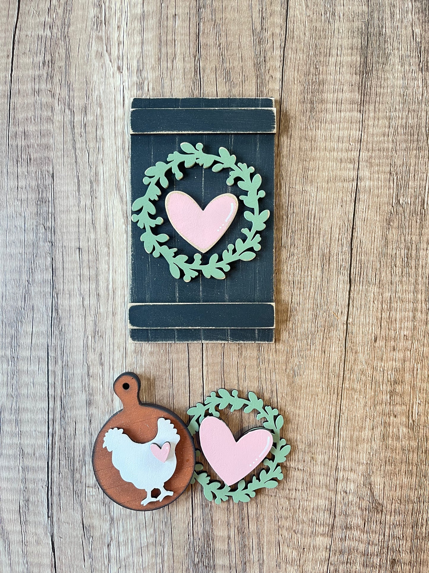 Wreath Heart Single Cottage Cabinet Insert