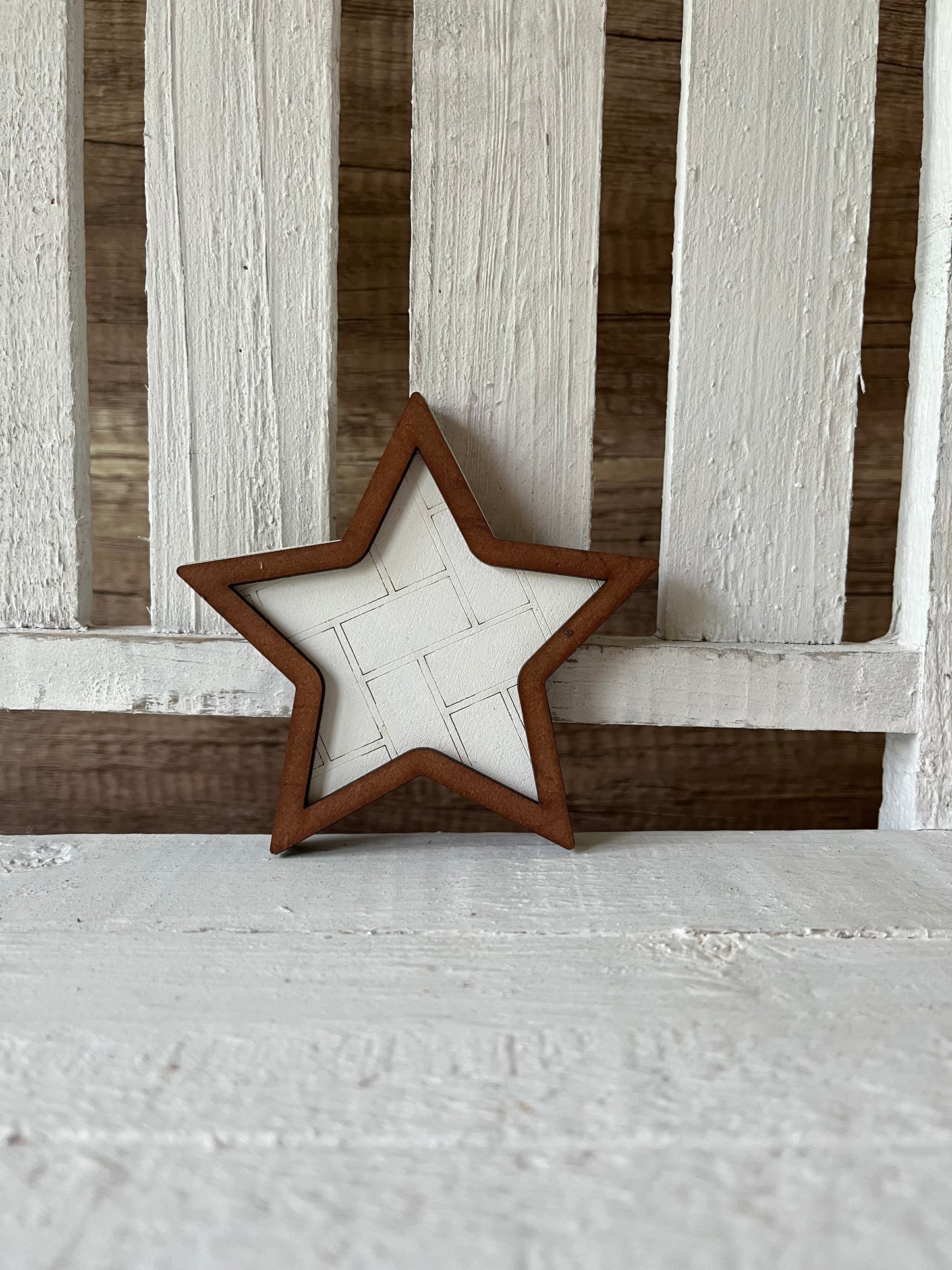 Subway Star Shelf Sitter