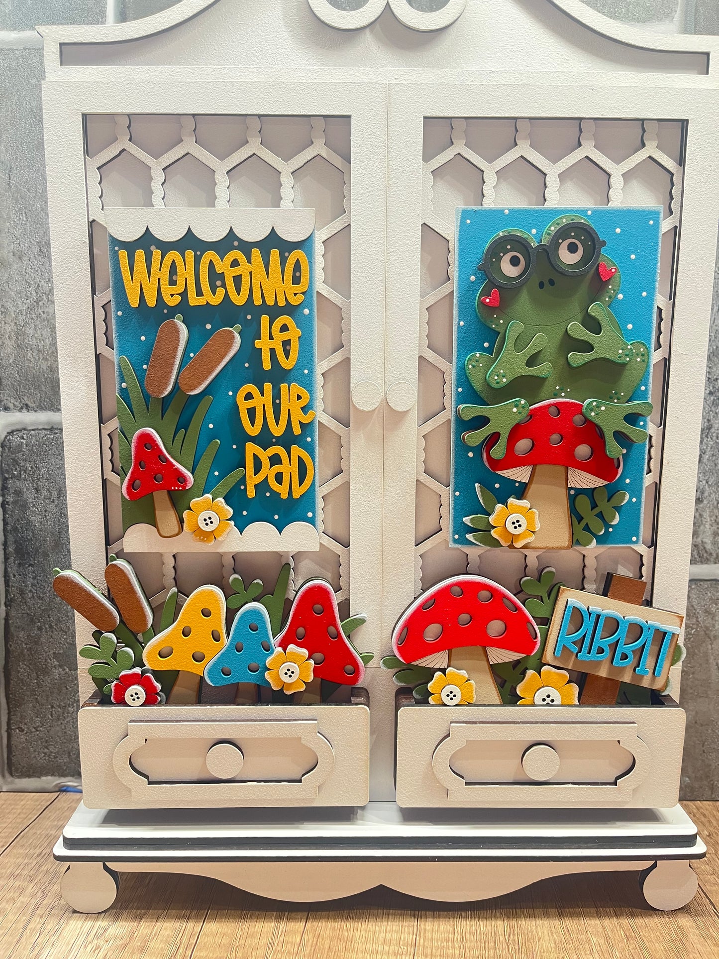 Frog Large Cottage Cabinet Insert