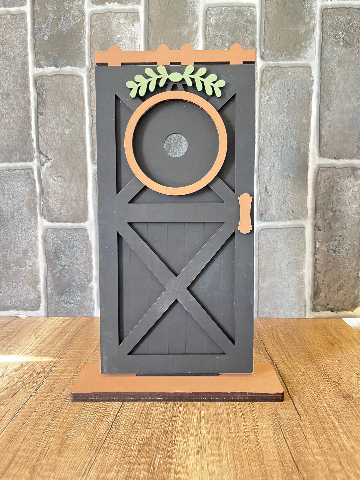 Barn Door Seasonal Round Frame