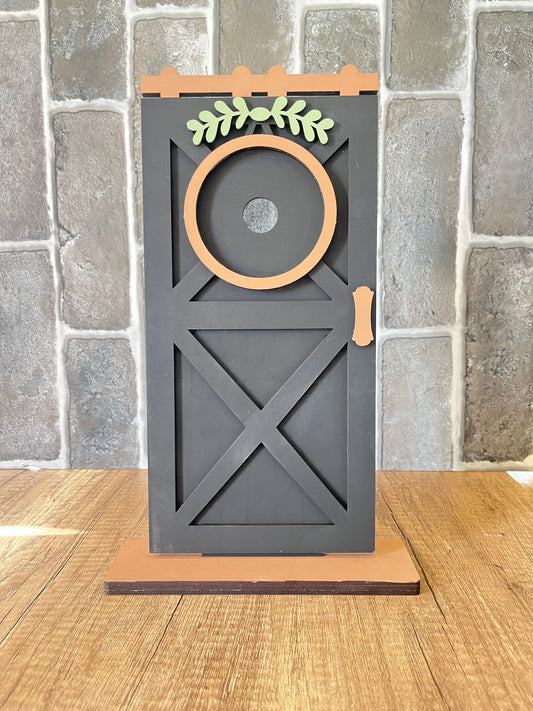 Barn Door Seasonal Round Frame