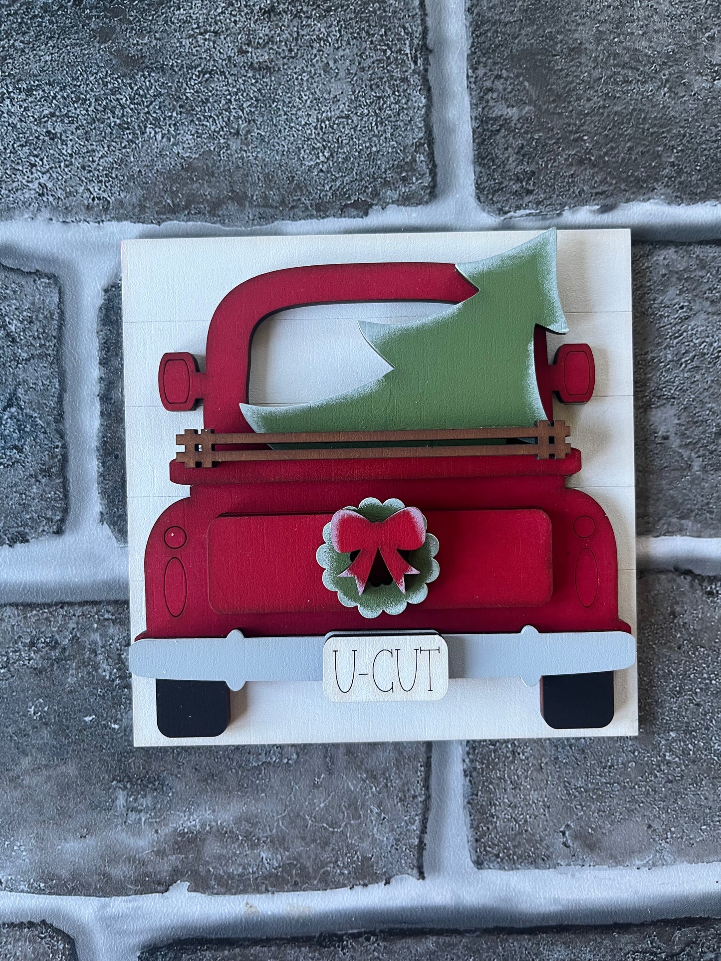 Red Wreath Truck Ladder Tile
