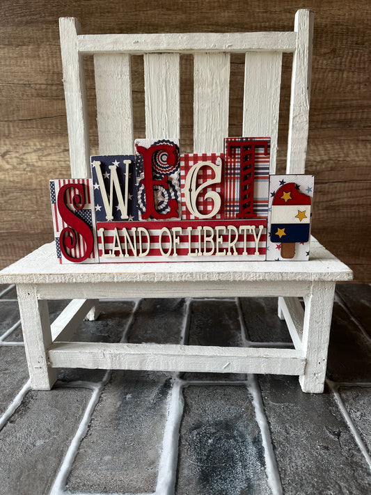 Sweet Land Liberty Shelf Sitter
