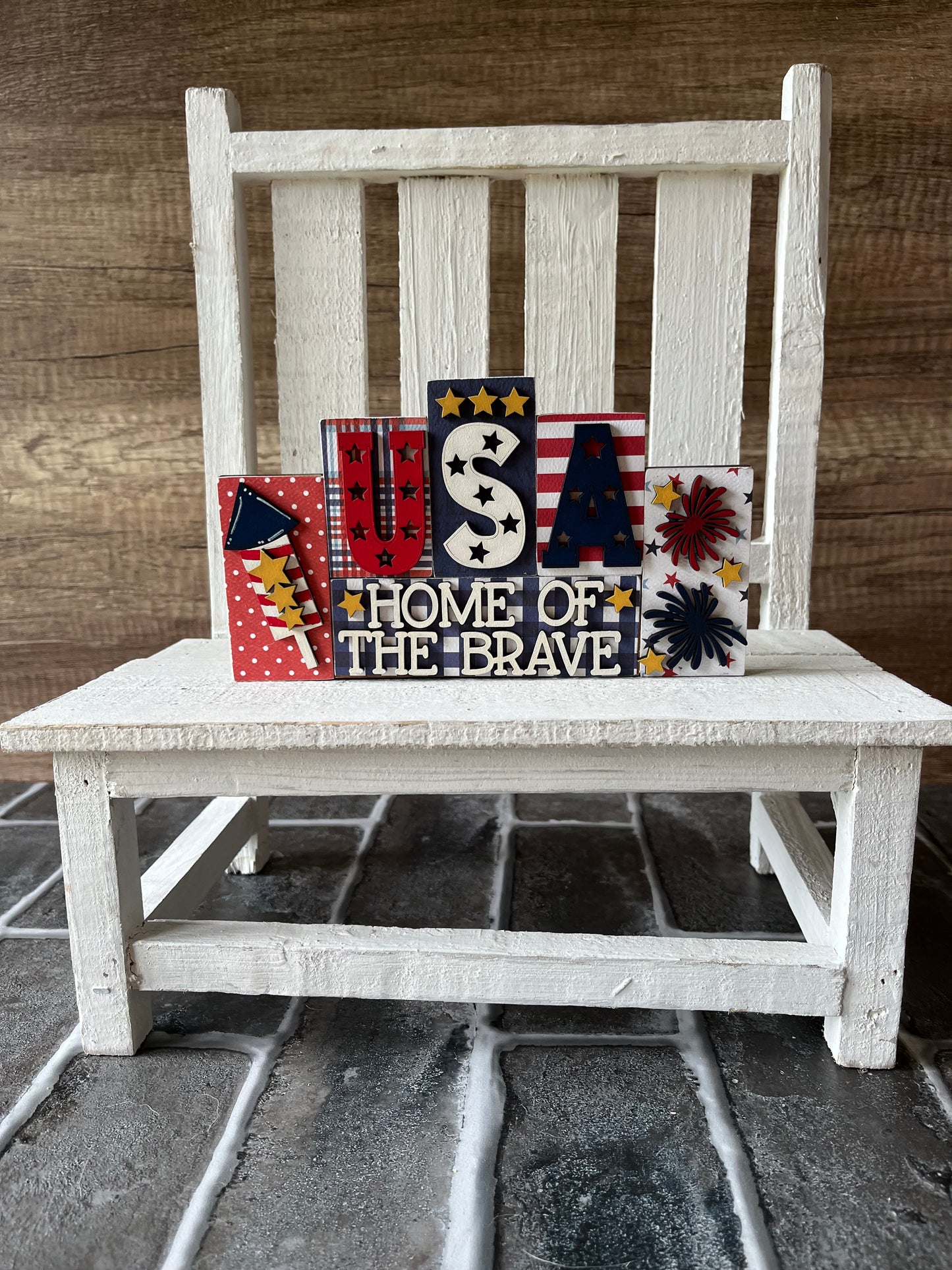USA Home Brave Shelf Sitter